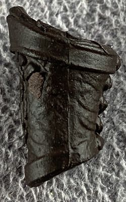17-qal-varis-gauntlet-right.jpg