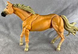 02-VHacks-Mighty-Steeds-Goldie-Left.jpg