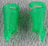 23-emerald-stheno-gauntlets.jpg