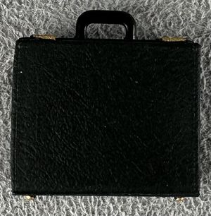 22-bossfightstudio-umbrella-academy-cha-cha-suitcase 00.jpeg