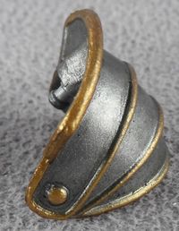 08-knight-shoulder-armor-l.jpg