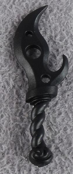 05-old-one-knife-black.jpg