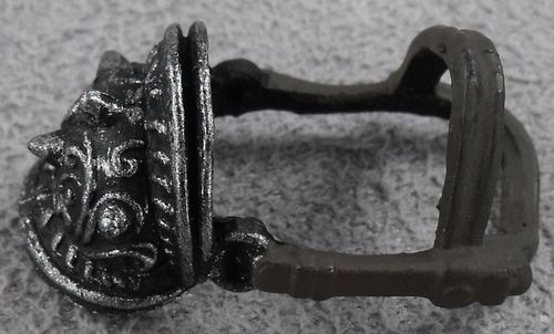 Medusa-shoulder-armor-metal.jpg